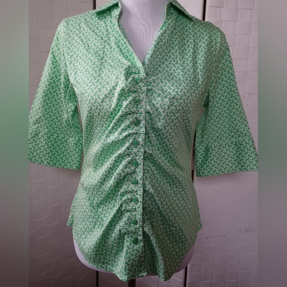 New York & Company Tops - NY & Co green floral button-up top/blouse MEDIUM